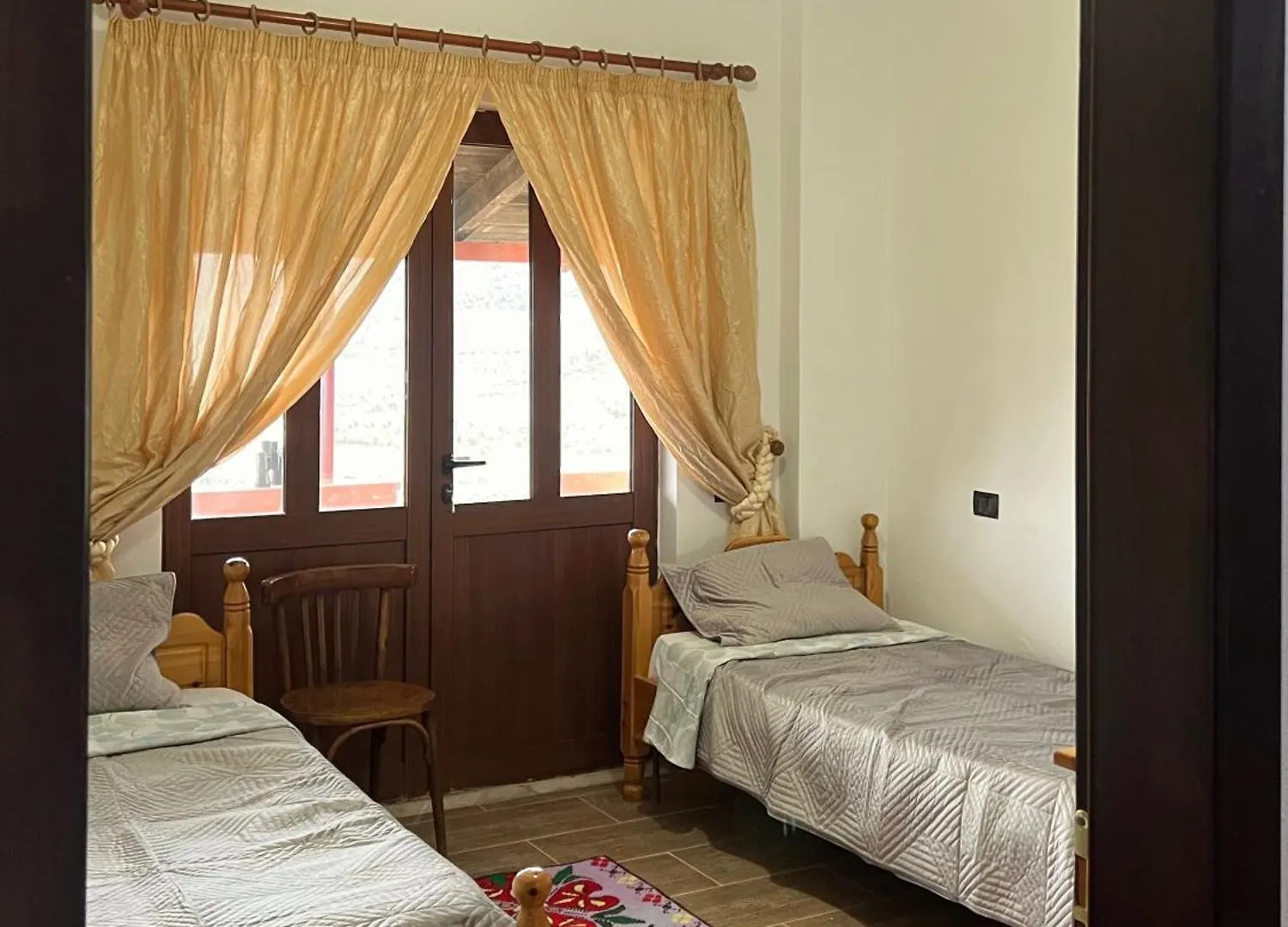 Keshtjella Myftari Villa Patos